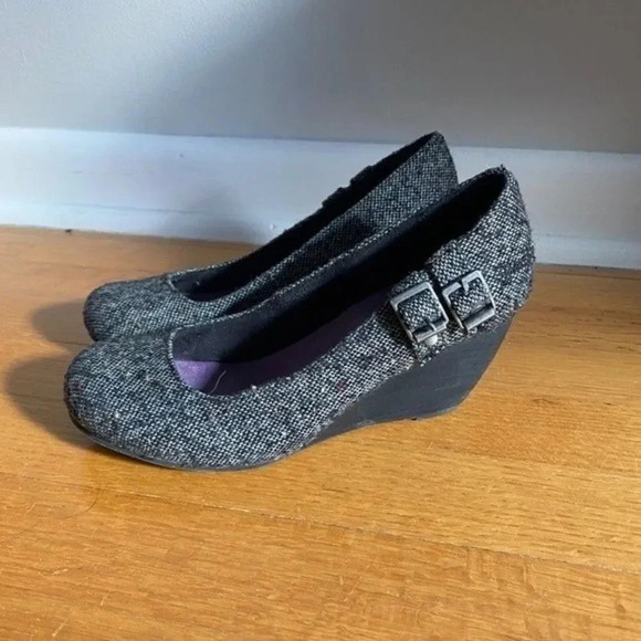 Blowfish Grey Black Tweed Wedges with Buckles - Picture 2 of 16